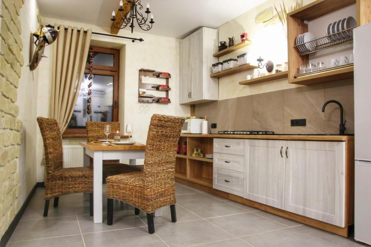 Гетьманські Палати , Старе Місто, 2 Спальні, Балкон-Тераса , 85 М Кв Kamjanets-Podilskyj Exteriör bild